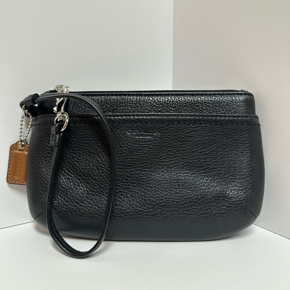 #37. Coach Soft Grain Leather Large Wrislet, Black, EUC - Picture 1 of 6